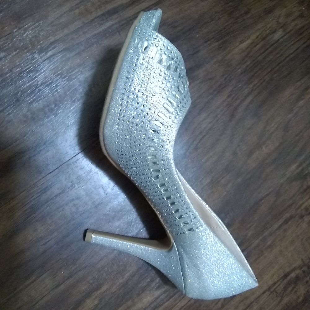 Heels - Picture 3 of 4